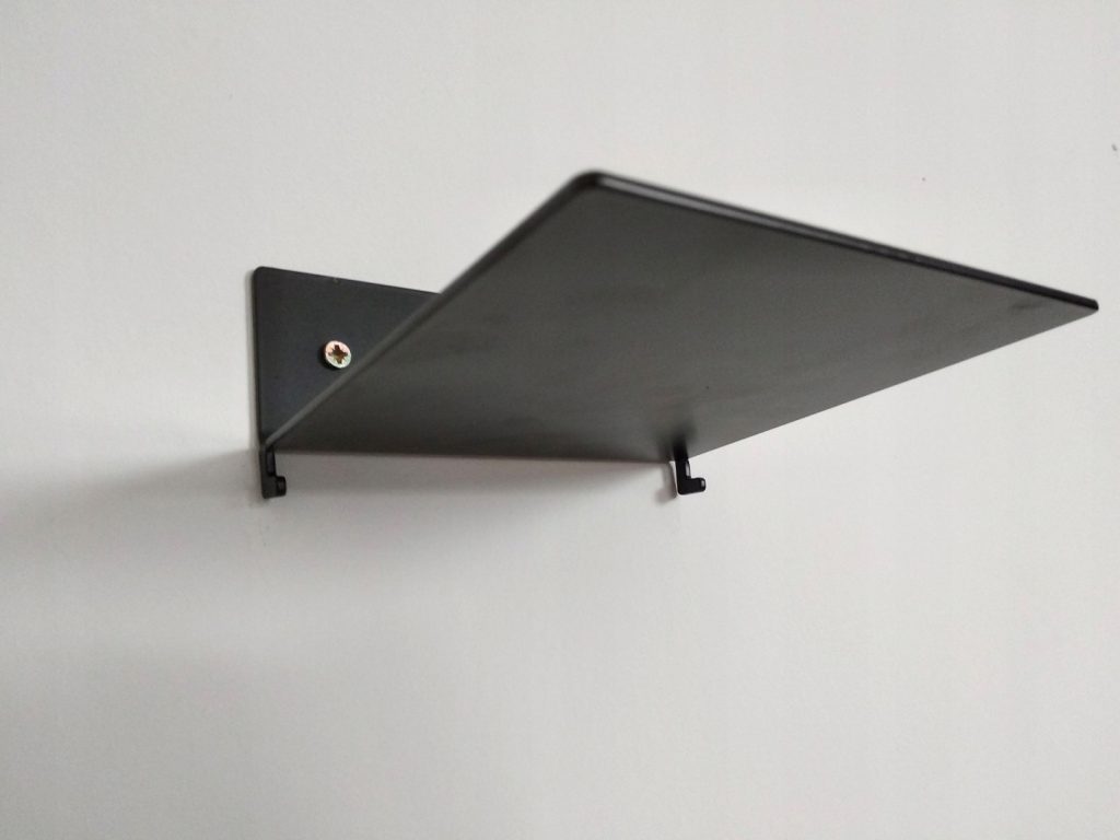 Niewidzialna półka na książki do salonu - obrazek 7