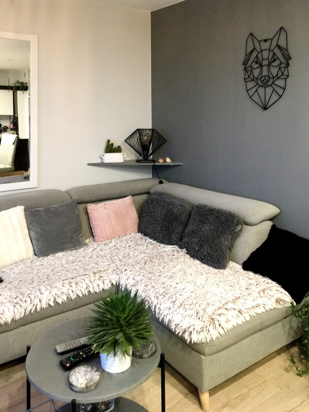 Dekoracja metalowa geometryczna Wilk 60 cm - obrazek 2