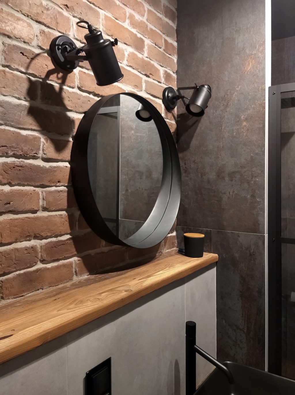 Lustro Bergen metalowe asymetryczne styl skandynawski 60 cm - obrazek 2