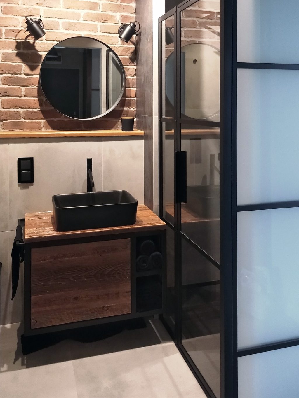 Lustro Bergen metalowe asymetryczne styl skandynawski 60 cm - obrazek 3