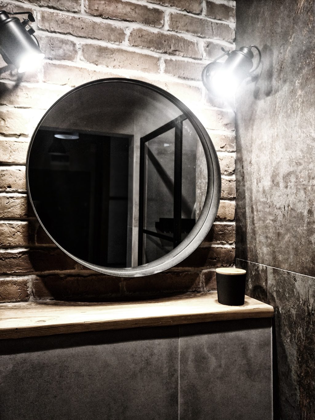 Lustro Bergen metalowe asymetryczne styl skandynawski 60 cm - obrazek 4