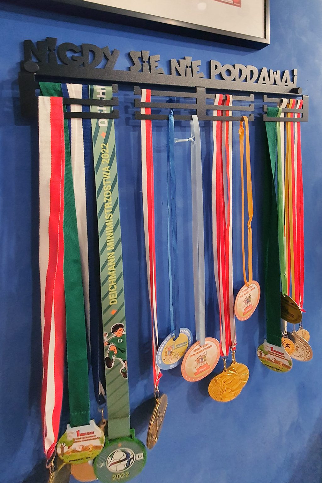 Wieszak na medale Nigdy się nie poddawaj 40 cm - obrazek 3