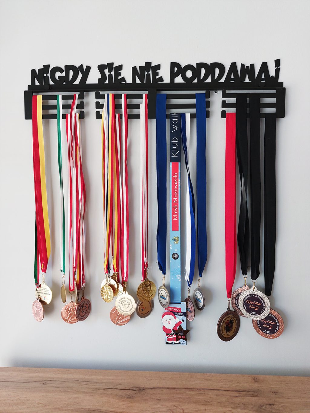 Wieszak na medale Nigdy się nie poddawaj 40 cm - obrazek 2