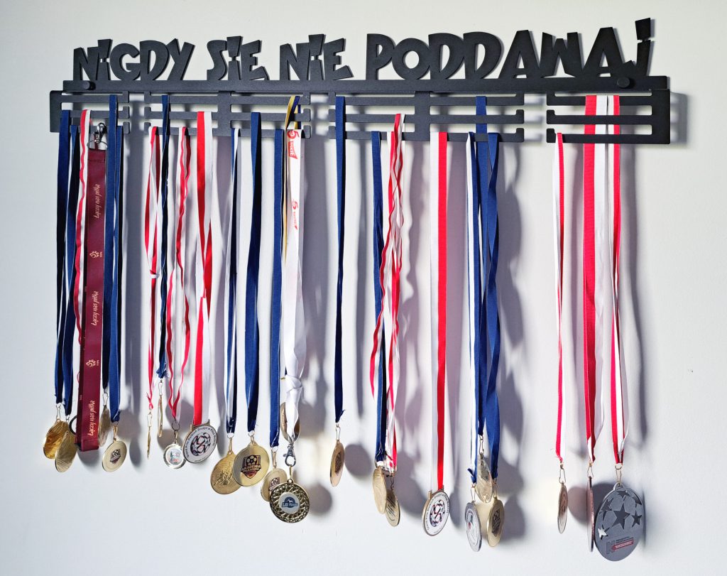 Wieszak na medale Nigdy się nie poddawaj 80 cm - obrazek 2