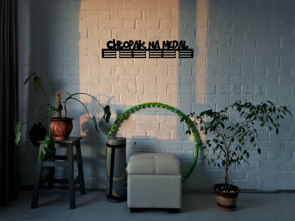 Wieszak na medale Chłopak na medal 80 cm - obrazek 2