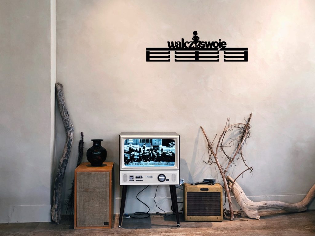 Wieszak metalowy na medale Walcz o swoje 60 cm - obrazek 2