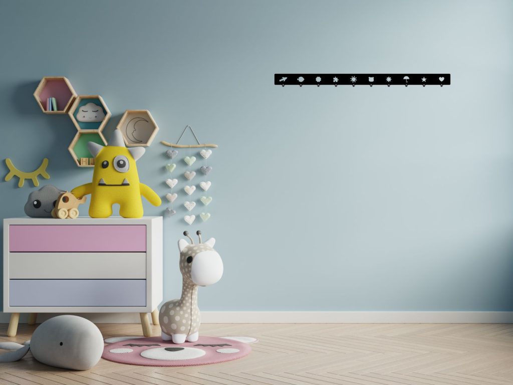 Długi wieszak metalowy do szatni przedszkola Zabawki 100 cm - obrazek 3