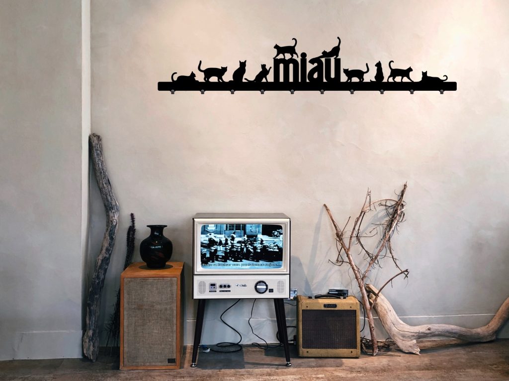 Długi wieszak metalowy na ubrania Kotki 100 cm - obrazek 2