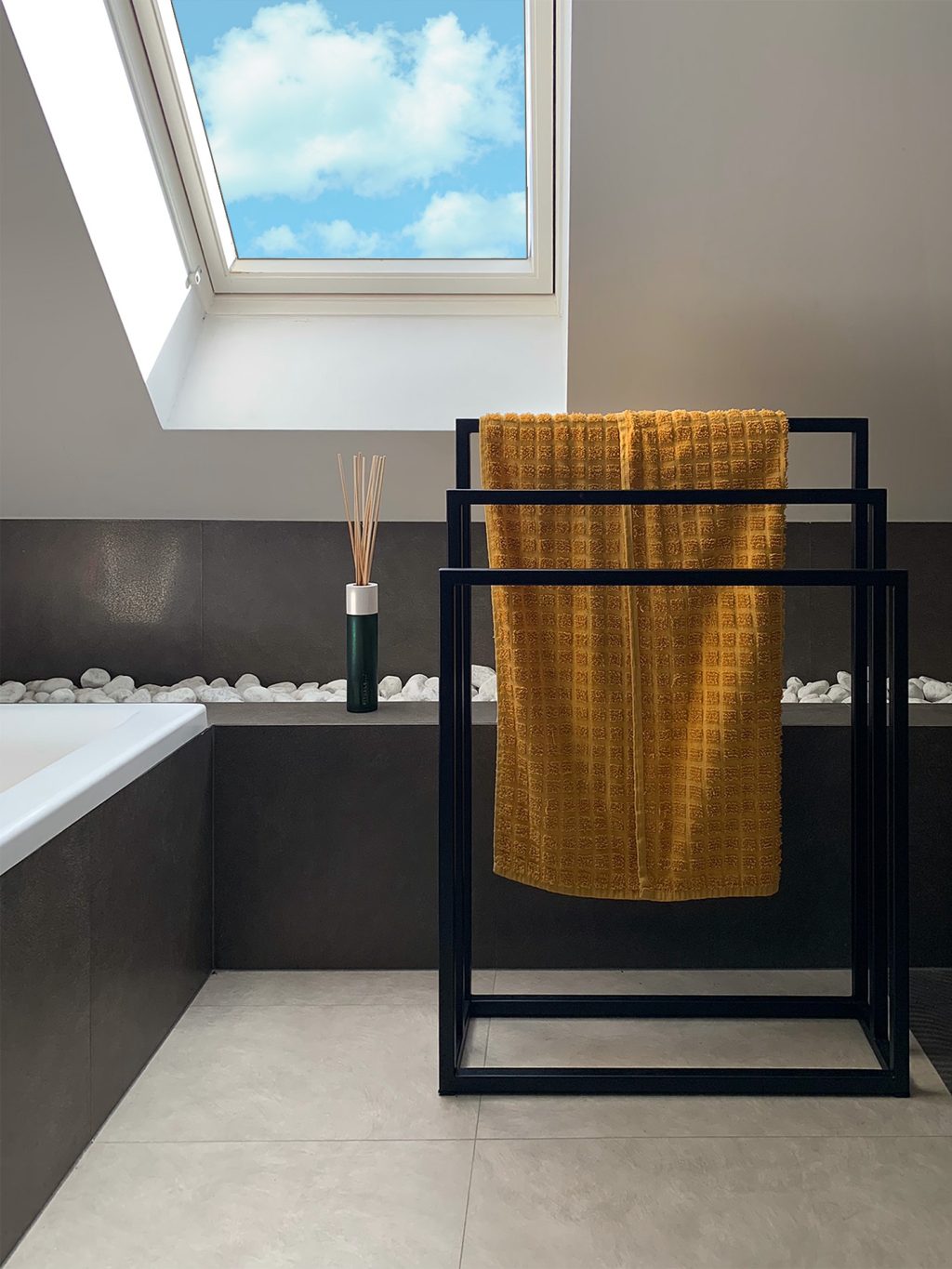 Wieszak na ręczniki stojący potrójny M - obrazek 3