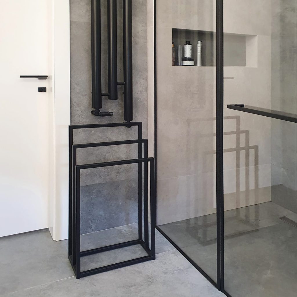 Wieszak na ręczniki stojący potrójny S - obrazek 4