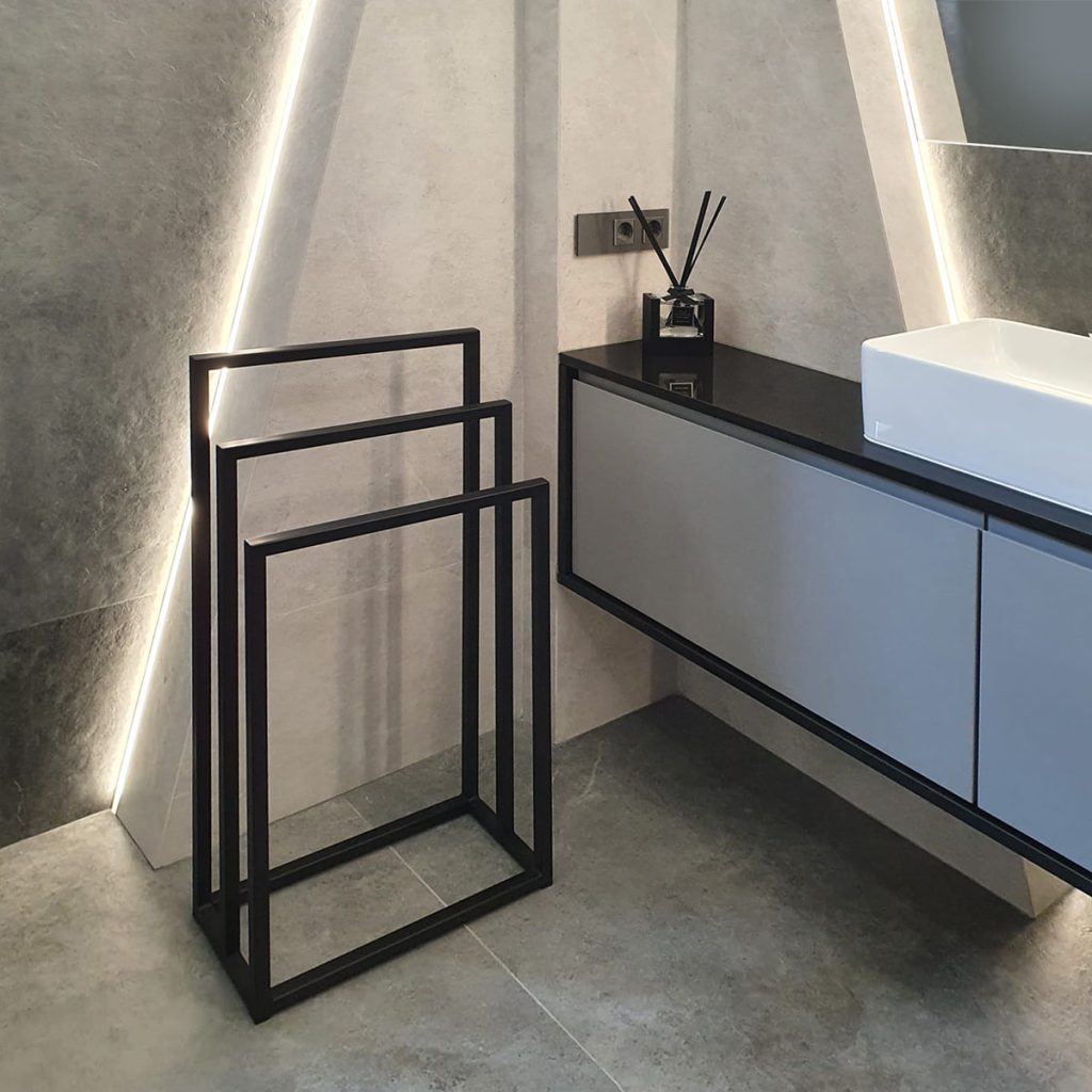 Wieszak na ręczniki stojący potrójny S - obrazek 2