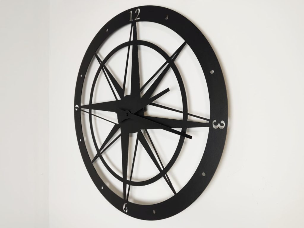 Zegar metalowy Róża Wiatrów 70 cm - obrazek 3